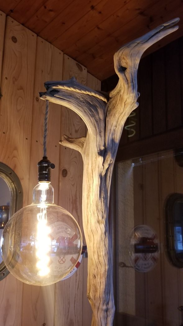 Grande lampe sur pied en bois flotté - Le blog de Oboisdormant