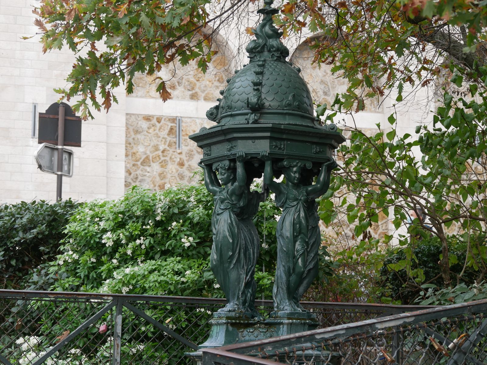Un Peintre En Batiment Montmartrois Qui A Perdu La Tete Rue saint-Eleuthère. Montmartre. - Montmartre secret