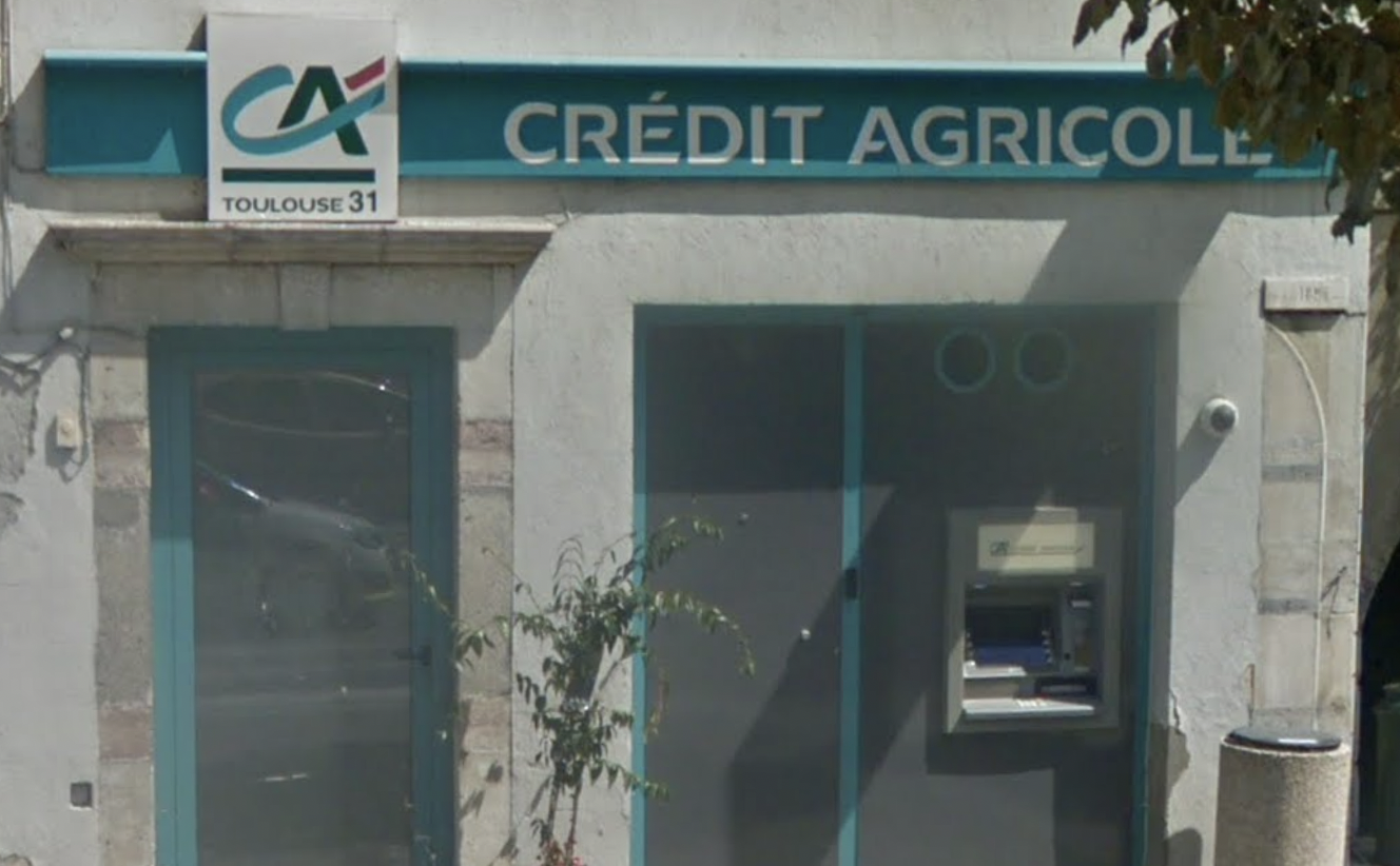 Saint-Béat-Lez : le distributeur de billets du Crédit Agricole "se fait la  malle" - Le blog de Paul Tian
