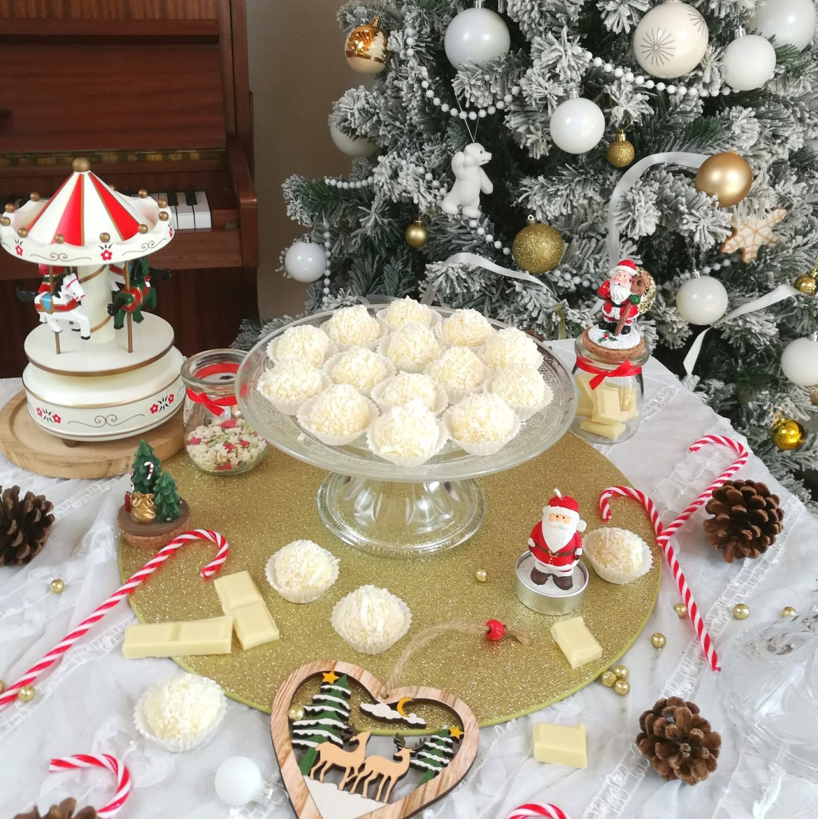 Gâteau de Noël au chocolat blanc, noix de coco et noir absolu