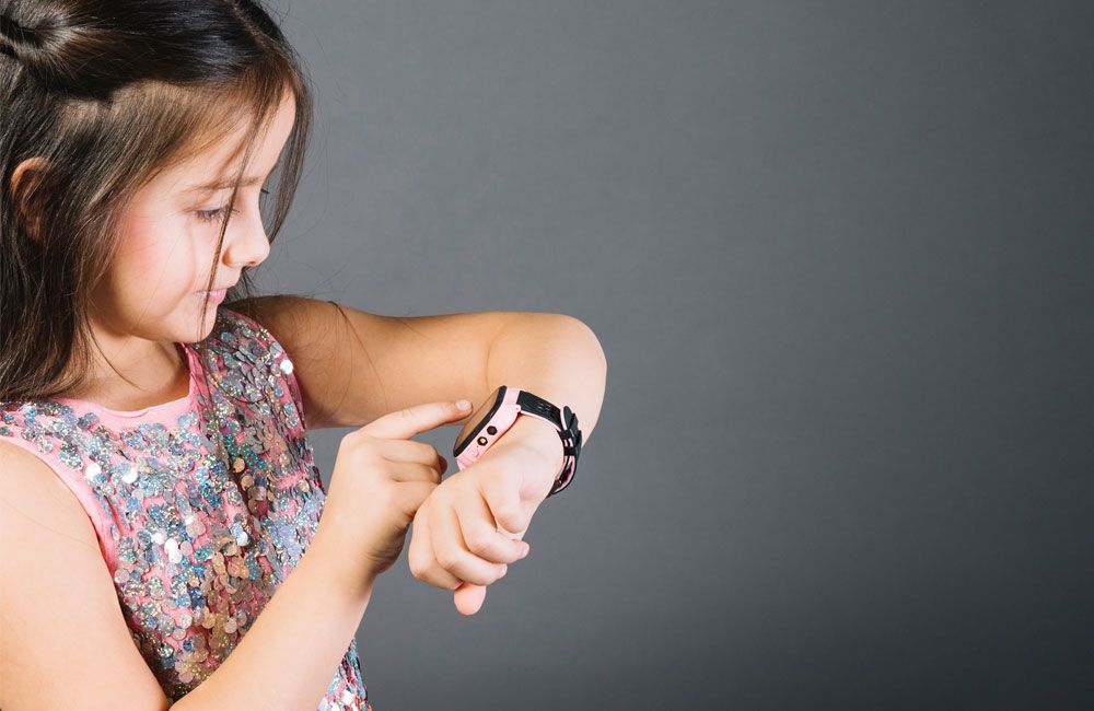 Enfants : à partir de quel âge peuvent-ils porter une montre ? - Les  Carnets de Maman - Blog lifestyle, décoration, famille, santé et bien-être