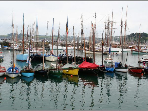 284 - Rencontres bateaux  15ème  2016 07 21 voiliers traditionnels escale au port du Rosmeur, Nizwa, boutre, Marie-Fernand, pilote du Havre, Nébuleuse, Keltia II vapeur, Yoles de Bantry, de Ness, Kap-Kaval, Telenn- Mor, dundées, Grande-Hermine, Corbeau des Mers, photos © GeoMar, fêtes maritimes Douarnenez 2016