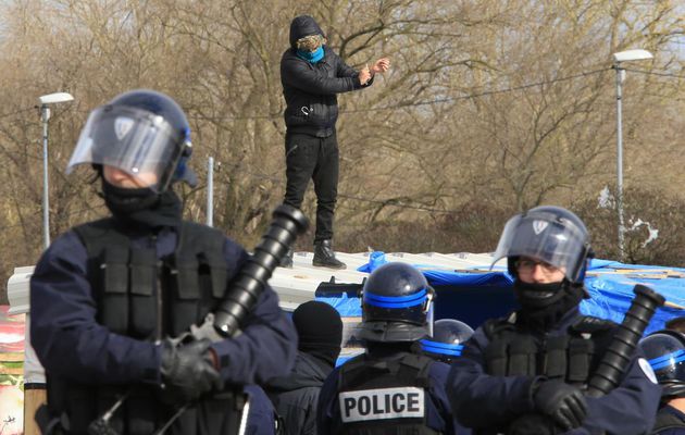 Démantèlement de la Jungle de Calais : des tensions apparaissent