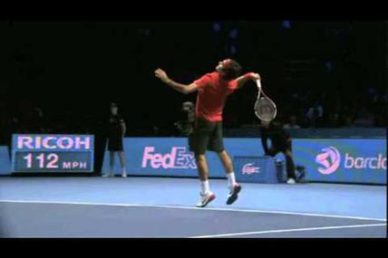 Le service au tennis : Roger Federer au ralenti
