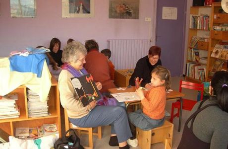 l'atelier "lire en famille" de l'école des Cordeliers