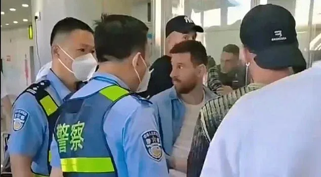 Lionel Messi a été arrêté par le contrôle des frontières chinoises ce week-end après avoir voyagé avec un mauvais passeport.