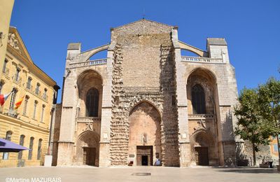 Saint-Maximin-La-Sainte-Baume (83) - La Basilique Sainte-Marie-Madeleine