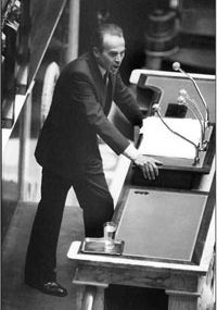 20 septembre 1981: Robert Badinter demande l'abolition de la peine de mort en France