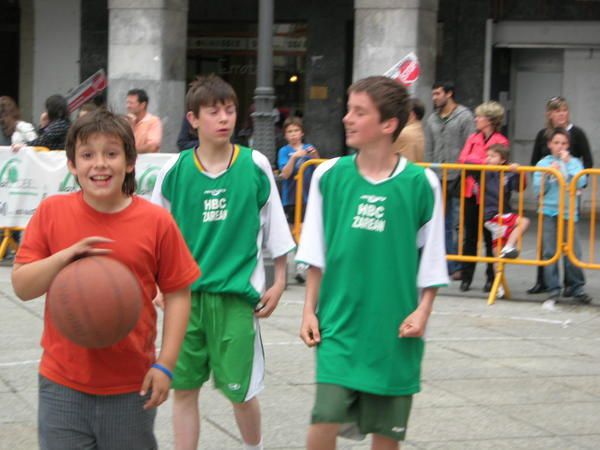 Journée du samedi 7 juin 2008. De nombreux jeunes du club sont allés participer au tournoi de street basket organisé par Azpeitia