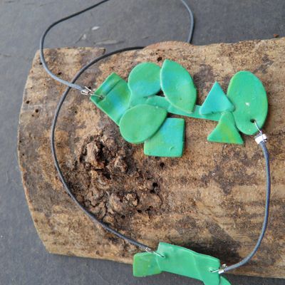 collier végétal bleu vert