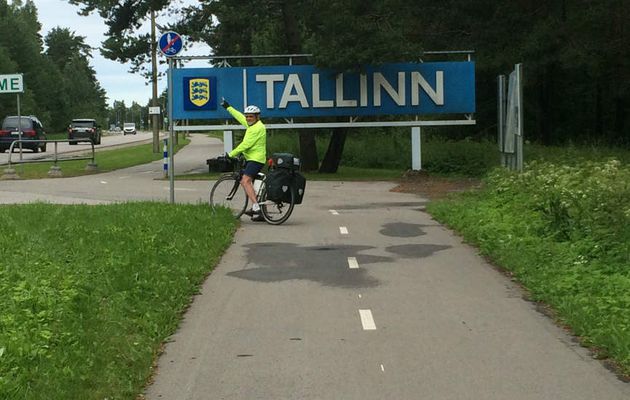 C'est fini ! Fin de piste cyclable. Il est midi 