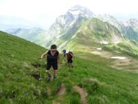 Une rude montée finale. Vers le haut apparaît l'Etale. Progression sur l'arête.