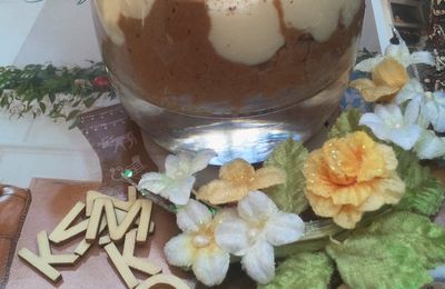 Verrine chocolat noir et chocolat blanc coco sur lit biscuité