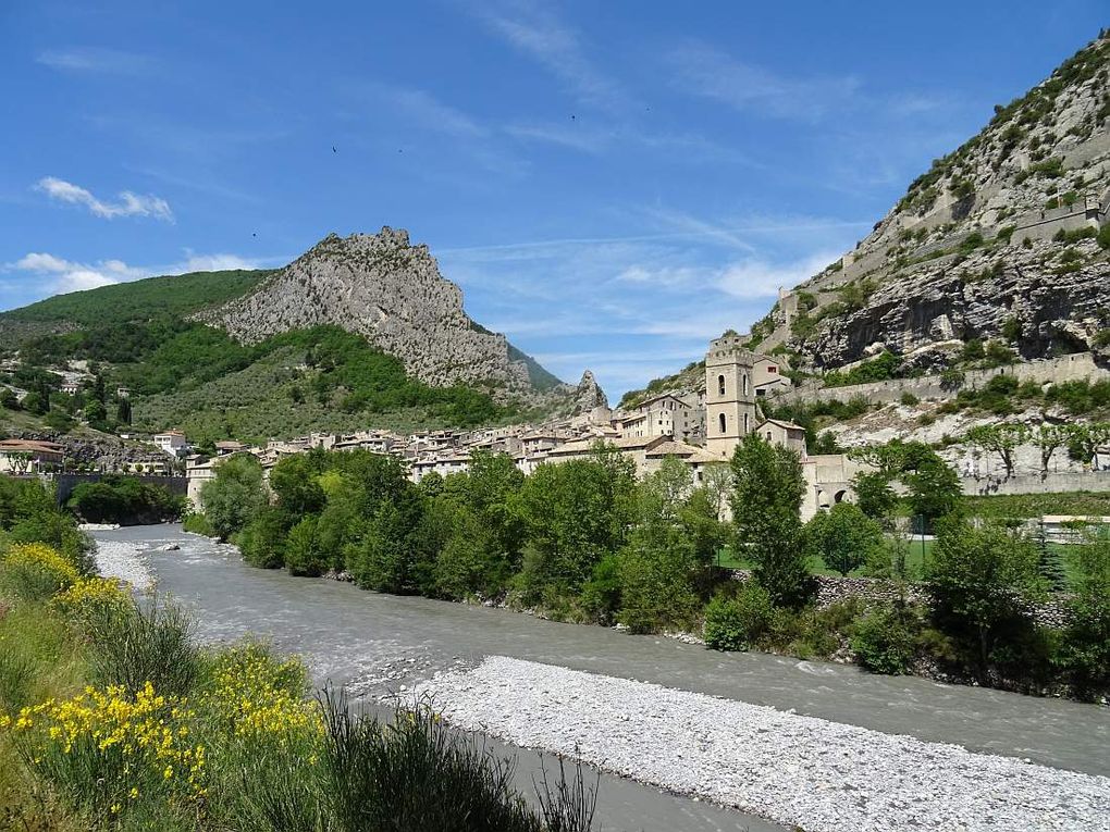 ENTREVAUX une cité de caractère aux confins du royaume, fortifiée par Vauban