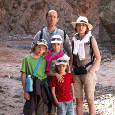 En famille dans la Vallée des Roses - avril 2011