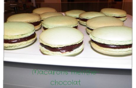 MACARONS MENTHE-CHOCOLAT