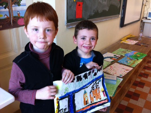 La classe de CP participe au concours Canson dans lequel les enfants doivent créer leur "jardin extraordinaire". Après plusieurs essais collectifs, les résultats sont là !