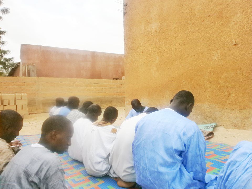 AJR installe 2 ventilos et un matériel de sono complet à la mosquée Gounaïss de Medine 2