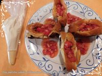 Hot dog aux fraises et caramel au beurre salé