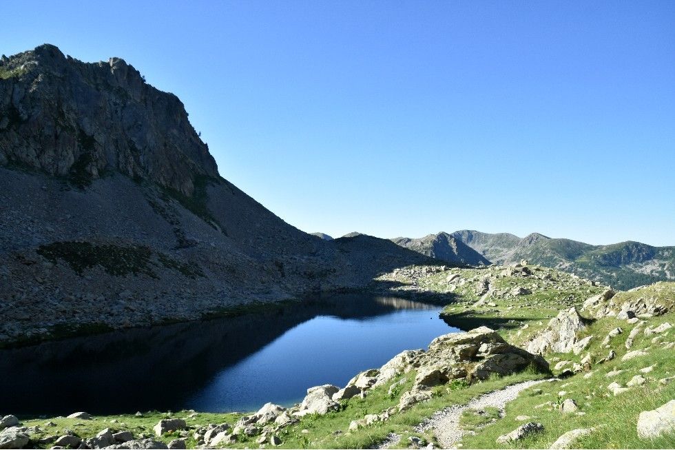 LA MADONE A OUVERT UNE FENETRE DANS LE CIEL (1)