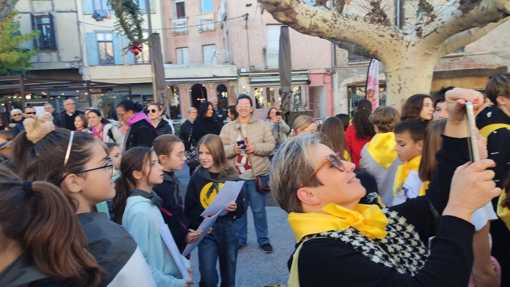 Els alumnes que aprenen català a Prada homenatgen Pompeu Fabra amb danses i cançons!