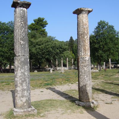 OLYMPIE : le site antique des jeux olympiques en Grèce et la statue de Zeus l'une des sept merveilles du monde antique
