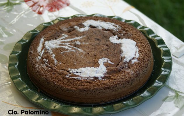 Gâteau au chocolat, noisette et à l'eau pétillante