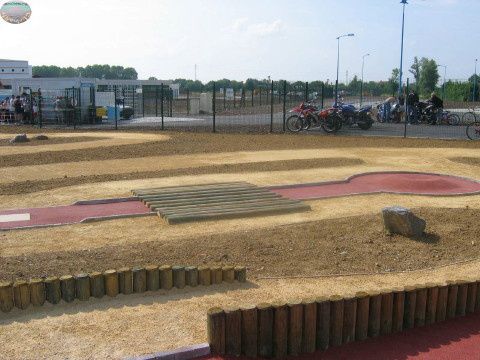 <strong>Voici quelques photos prisent de la Base Nautique apr&eacute;s la construction du nouveau b&acirc;timent et du mini golf.</strong>