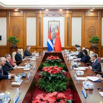 Les ministres des Affaires étrangères de la Chine et de Cuba réaffirment l'excellent état des relations