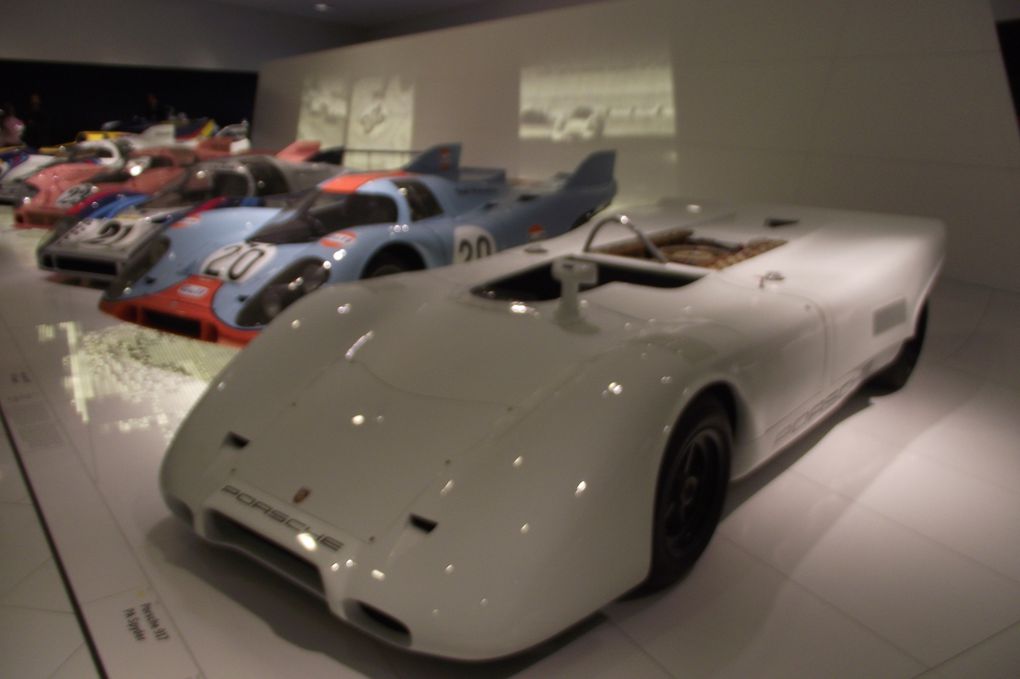 Nous étions les 19-20 et 21 avril en visite en Allemagne des Musées Mercedes et Porsche.