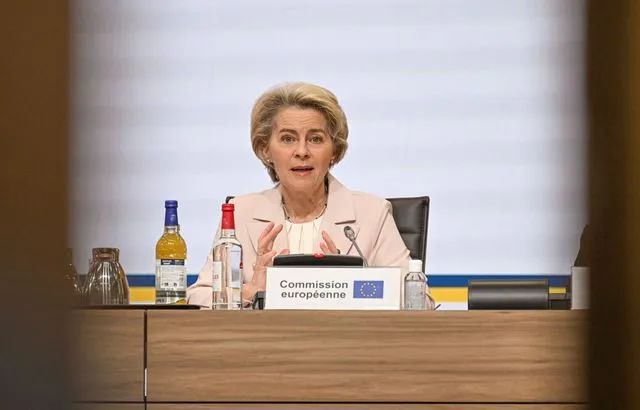  La présidente de la Commission européenne Ursula Von Der Leyen à la conférence « Solidaires du peuple ukrainien au Quai d'Orsay, le ministère des Affaires étrangères ». — Eric TSCHAEN-POOL/SIPA 