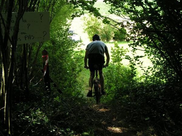 <strong><em>superbe&nbsp;matin&eacute;e pour la rando des pompiers le 8 juillet 2007 o&ugrave; 225 participants se sont lanc&eacute;s sur les differents circuits que les sapeurs pompiers leurs avaient concoct&eacute;</em></strong>