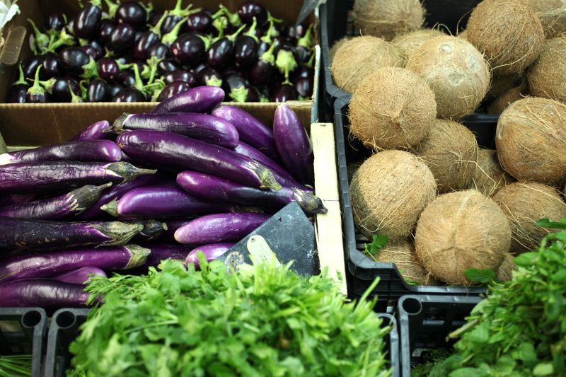 Livre: la cuisine nomade avec Yvan Cadiou et S les éditions Sophie Gramond, une cuisine de marché, de rue...