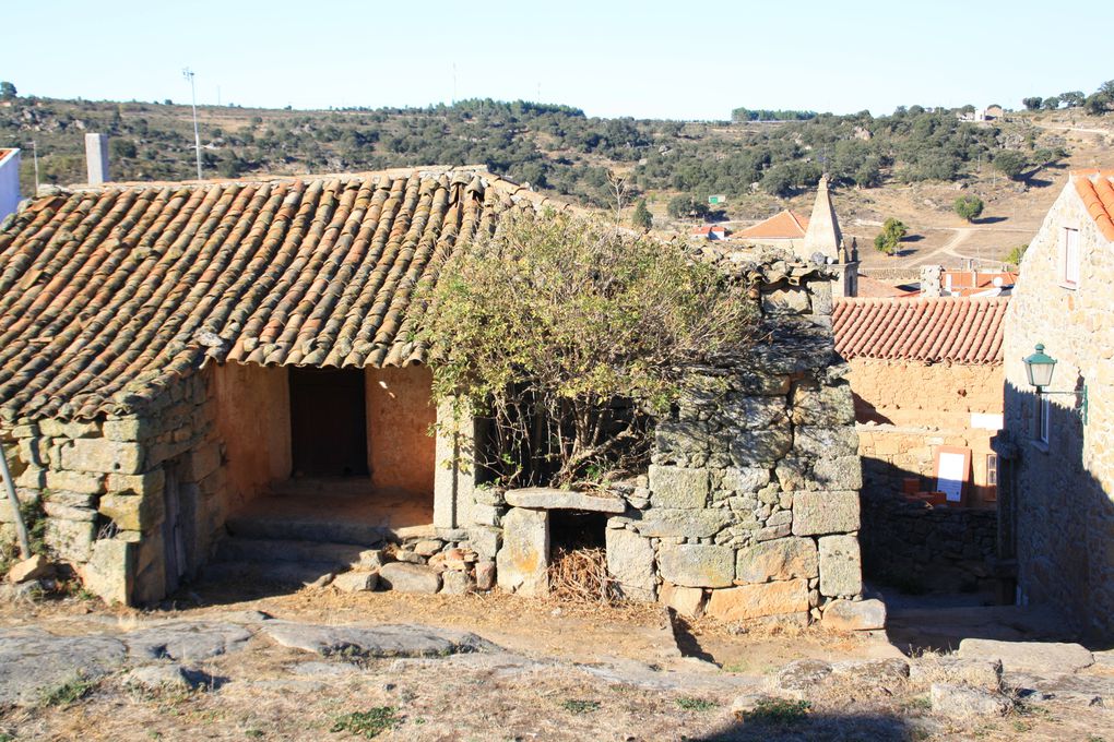 admirable villages à l'est et côte formidable à l'ouest