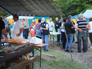 Apéritif et barbecue avec Pascal en chef cuisson.