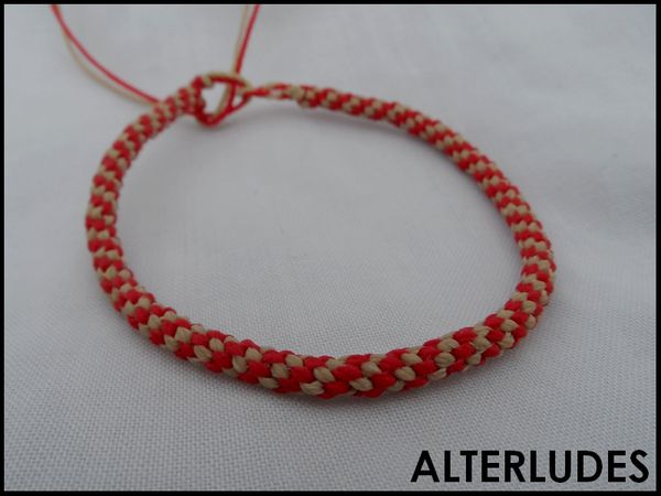 Abricot - 4 fils - rond - rouge et beige - Disponible - 2€