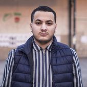 Le journaliste Taha Bouhafs en garde à vue après une tentative d'intrusion de manifestants dans un théâtre où se trouvait Emmanuel Macron