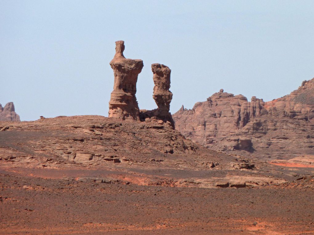 TREK D'UNE SEMAINE DANS LE MASSIF DE LA TADRART - DEFILEMENT DES COULEURS - SAHARA ALGERIEN - SUD EST (NOVEMBRE 2010)