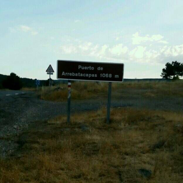 Cela monte, monte pour arriver au Puerto de Arrebataça à 1 068 mètres.d'altitude. 