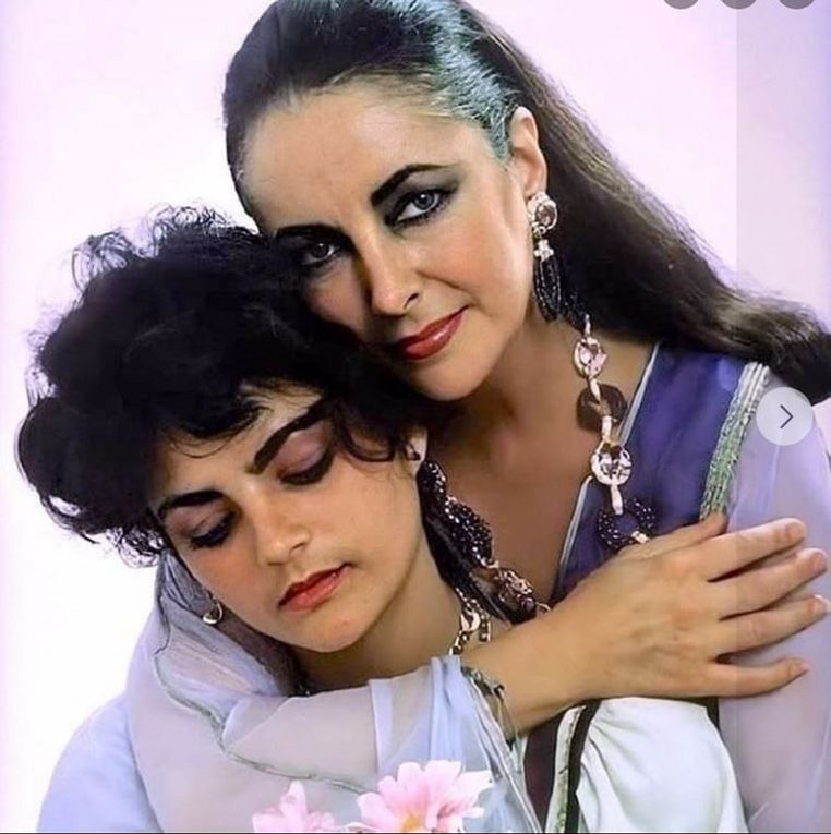 1975, Mother and daughter tenderness: Elizabeth Taylor and Liza Todd ; Elizabeth Taylor and Maria Burton.  1975 July 10, London: Making a break of the shooting in Leningrad because she had been sick, Elizabeth Taylor went to the Odeon Leicester Square for attending the opening night of a new adventure "Royal Flash" with Liza Todd (and Henry Wynberg). 