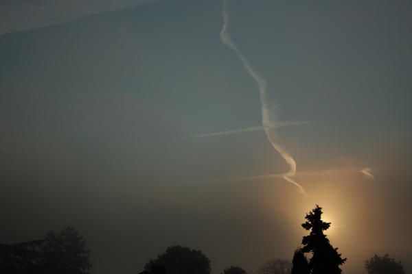 Nuages, éclairs, couchers et levers de soleil: Australie, Suisse, Kurdistan, Palestine. Photos: battuta, tous droits réservés. 