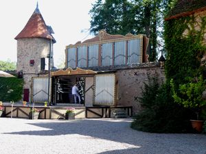 Le château de Peufeilhoux avec Châteaumeillant Nature