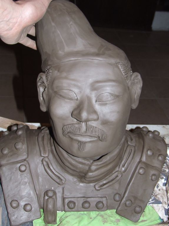 un buste de fantassin xi-an en terre noir