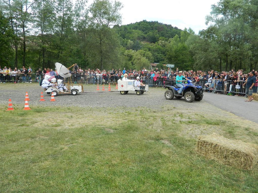 Montées des bolides vers la ligne de départ