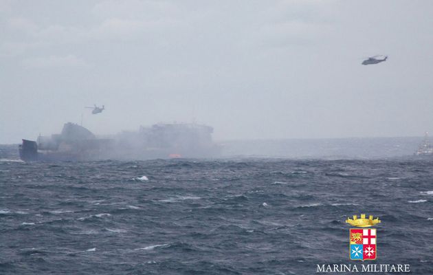 Premières photos du ferry Norman Atlantic en feu