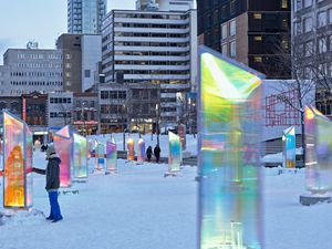 Installation iridescente à Montréal