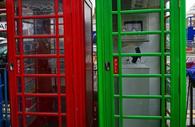 Les cabines téléphoniques londoniennes passent du rouge ... au vert!