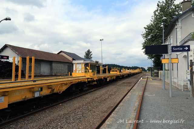 Pose de la nouvelle voie ferrée autour du Rouget 10 juillet 2012 et jours suivants.