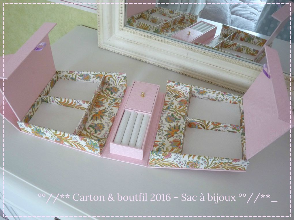Skivertex lézard rose - Papier Italien "arabesques rehaussées or "  Intérieur casiers et baguier similicuir blanc 