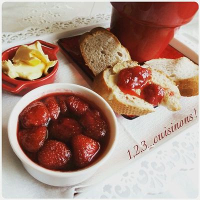 Confiture de fraises à l'eau de roses